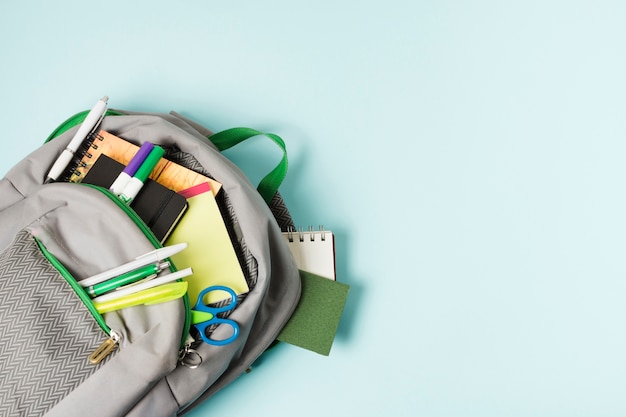 急求初中版《海底两万里》每一篇的读书笔记！！！